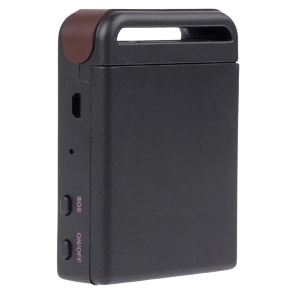 Rastreador GPS/GSM compacto preto com corpo retangular, borda superior marrom, slot lateral, botões SOS e ON/OFF, design portátil para fixação fácil