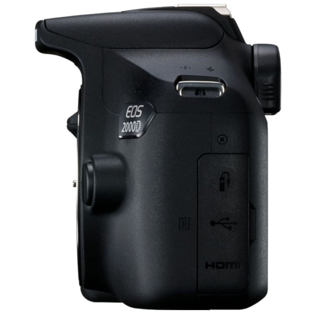Canon EOS 2000D + EF-S 18-55 IS III vista lateral, cuerpo negro con empuñadura ergonómica, puertos HDMI y USB, logotipos EOS 2000D y NFC visibles
