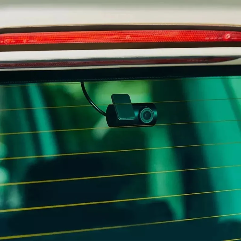 70mai Cámara Trasera RC06 compatible con A500s A510 A800 A800s; módulo compacto negro con lente gran angular, cable superior y montaje interior en vidrio