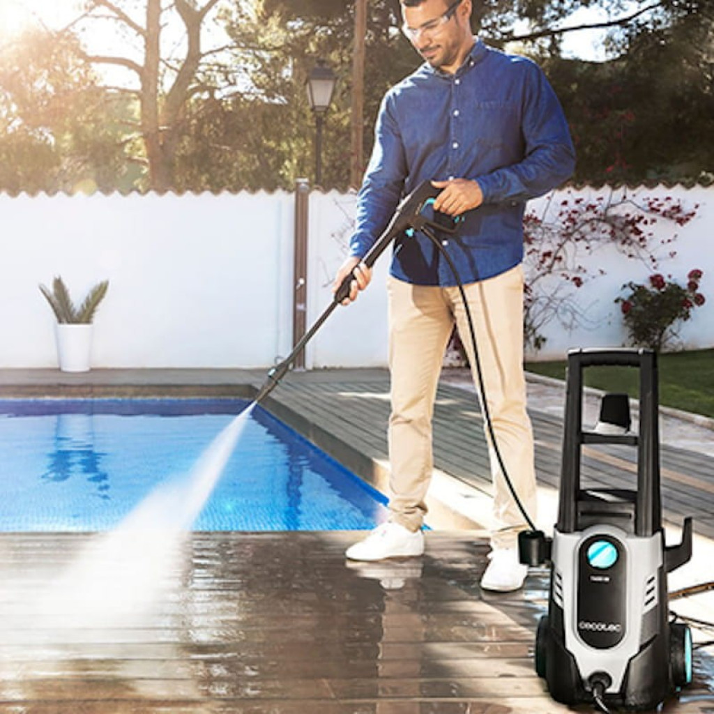 Cecotec HidroBoost 1400 EasyMove: hidrolimpiadora compacta con asa y ruedas, lanza de alta presión, chorro potente para suelos y piscina, 105 bar, 408 L/h