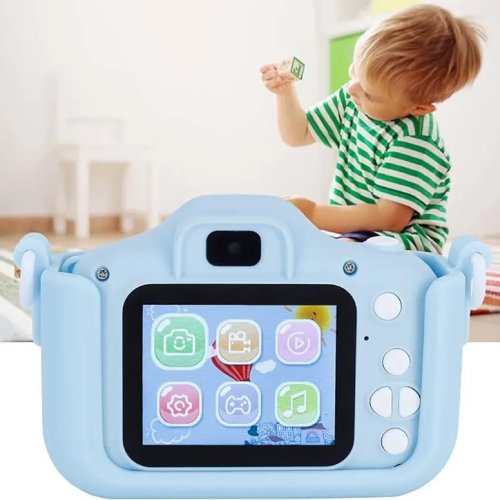 Câmara Digital Infantil K1C Versão Atualizada 600mAh com capa de gato azul, tela colorida traseira, botões grandes, interface com ícones e alças laterais