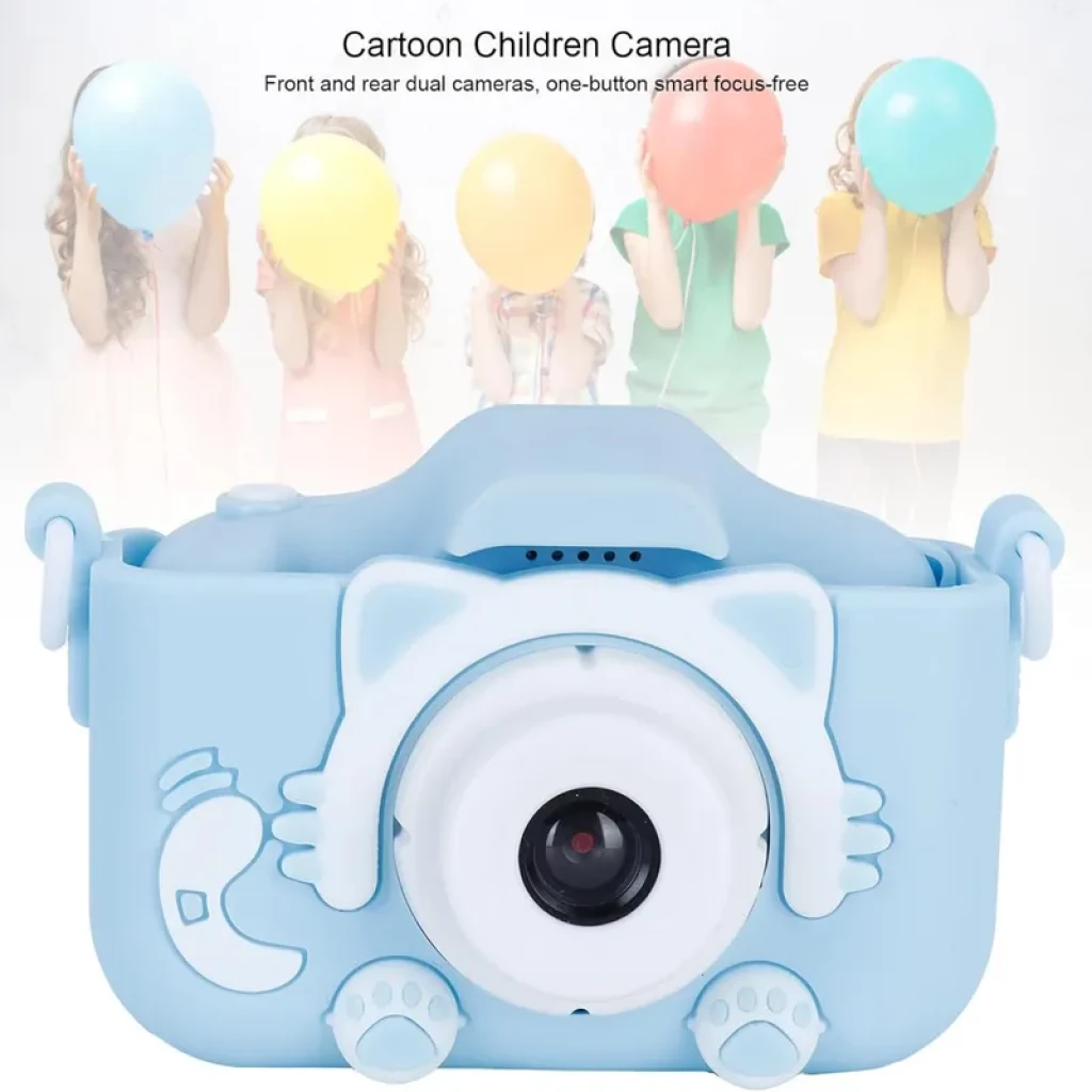 Câmara Digital Infantil K1C azul com capa de gato, lente central grande, botões em forma de patinha, alça lateral e design lúdico para crianças