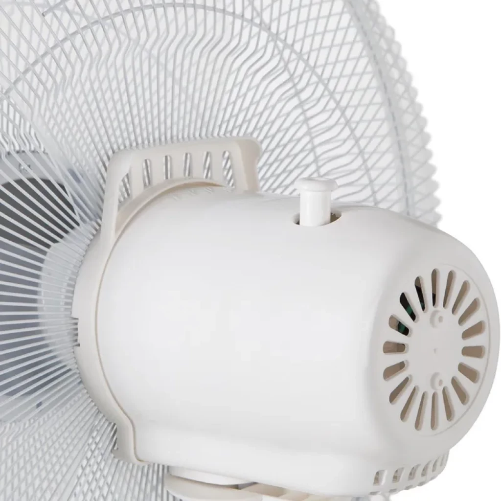 Ventilador de Pie Orbegozo SF 0147 con rejilla metálica, motor blanco compacto, perilla superior de control y asa integrada para fácil transporte