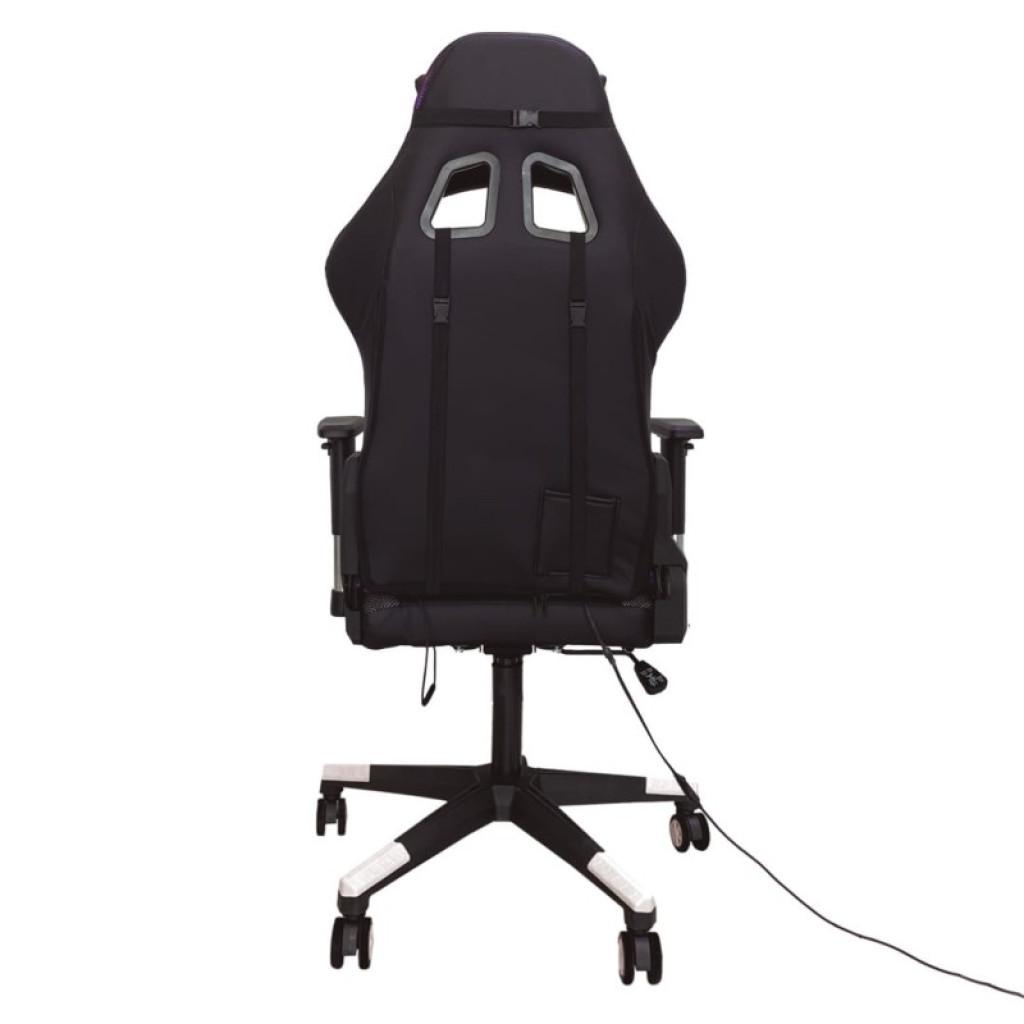 Respaldo alto negro con orificios tipo racing, correas ajustables y cojín lumbar; base con ruedas y detalles blancos; cable para iluminación RGB. Clase B.