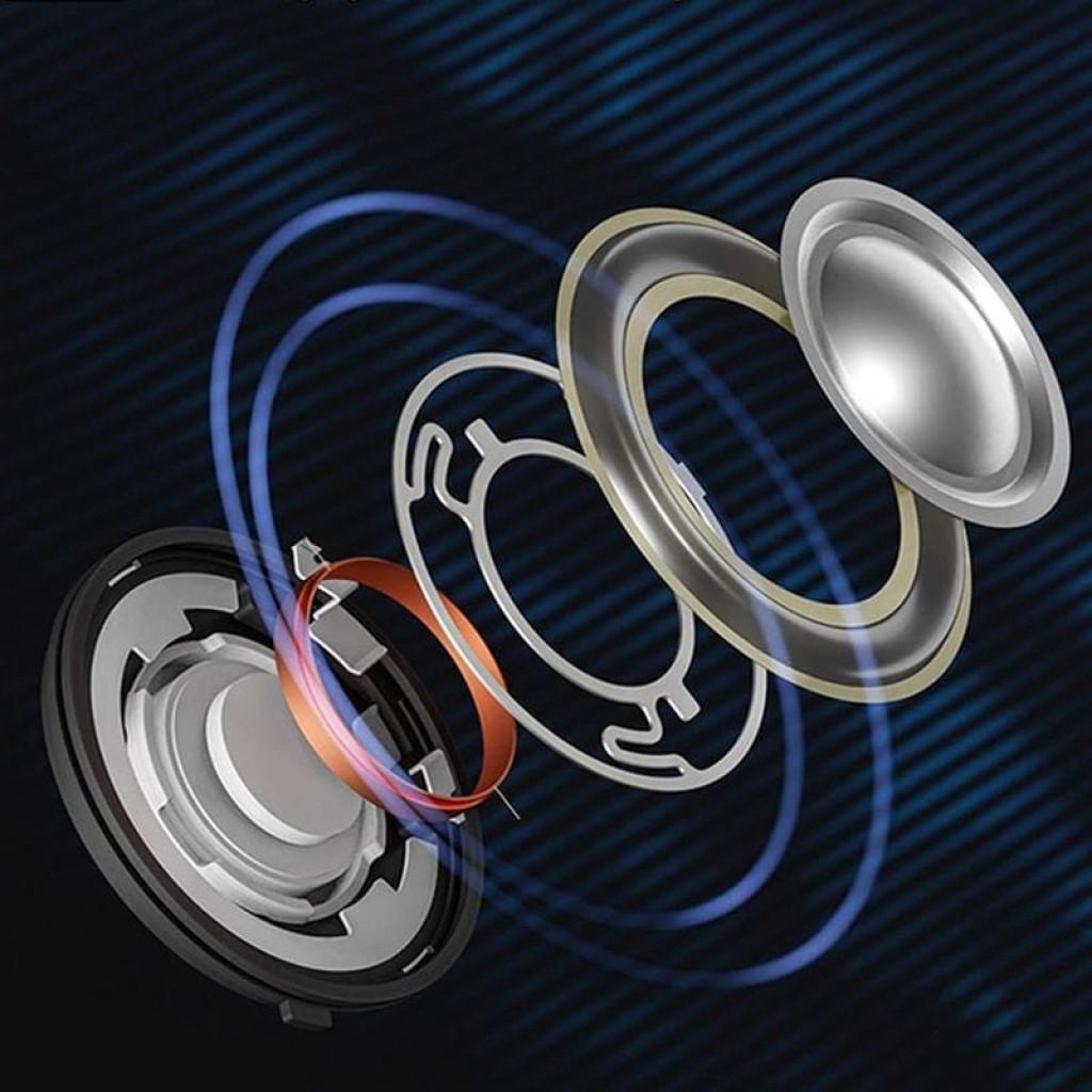 Driver dinâmico desmontado dos 1MORE ComfoBuds Pro Branco: diafragma metálico, bobina de cobre e ímã, camadas circulares destacadas para som preciso