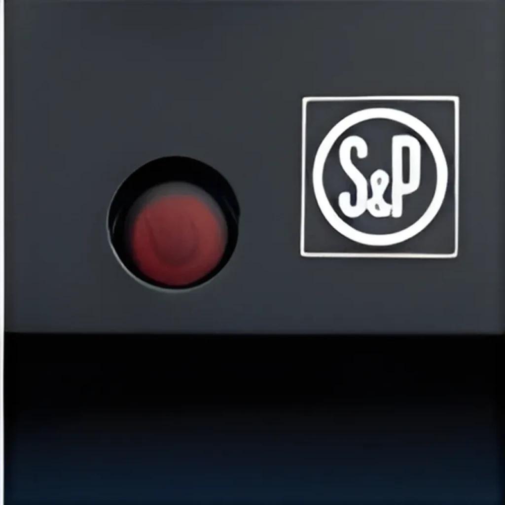 Detalle del panel frontal negro con logo S&P en marco blanco y luz indicadora roja del Calefactor Eléctrico Horizontal Soler & Palau TL-20 N
