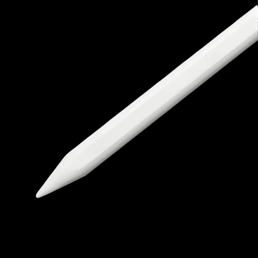 Lápiz Stylus ID715 Blanco con punta fina y cuerpo blanco mate de bordes facetados; diseño minimalista y preciso para pantallas táctiles