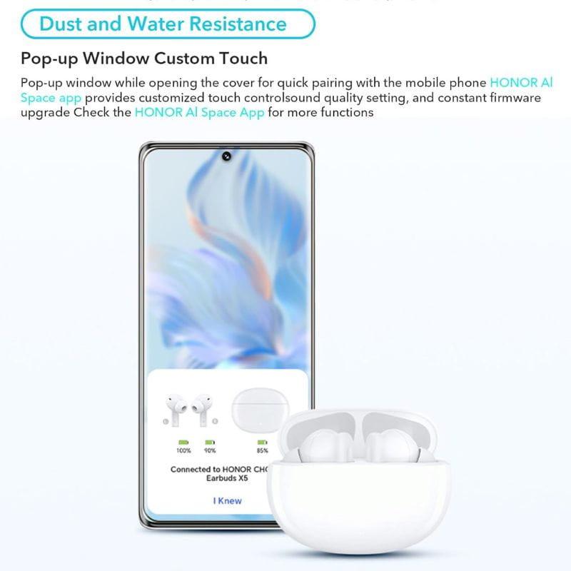 Honor Earbuds X5 Blanco con estuche compacto, acabado brillante y diseño intraauricular; imagen muestra ventana emergente de emparejamiento en smartphone