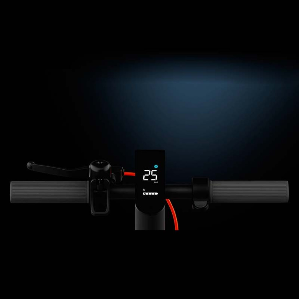 Xiaomi Electric Scooter 4 Lite 2ª Geração Classe A Refurbished com guiador preto, campainha, cabo vermelho e display central iluminado mostrando 25 km/h