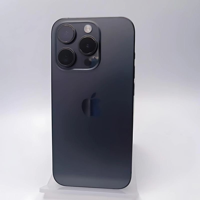 iPhone 14 Pro Max 256GB Negro Espacial renovado, estado excelente; trasera mate, triple cámara con flash, bordes de acero, logo Apple centrado.