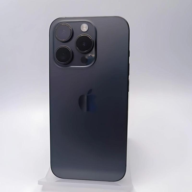 iPhone 14 Pro Max 256GB Negro Espacial renovado, estado excelente; trasera mate, triple cámara con flash, bordes de acero, logo Apple centrado.