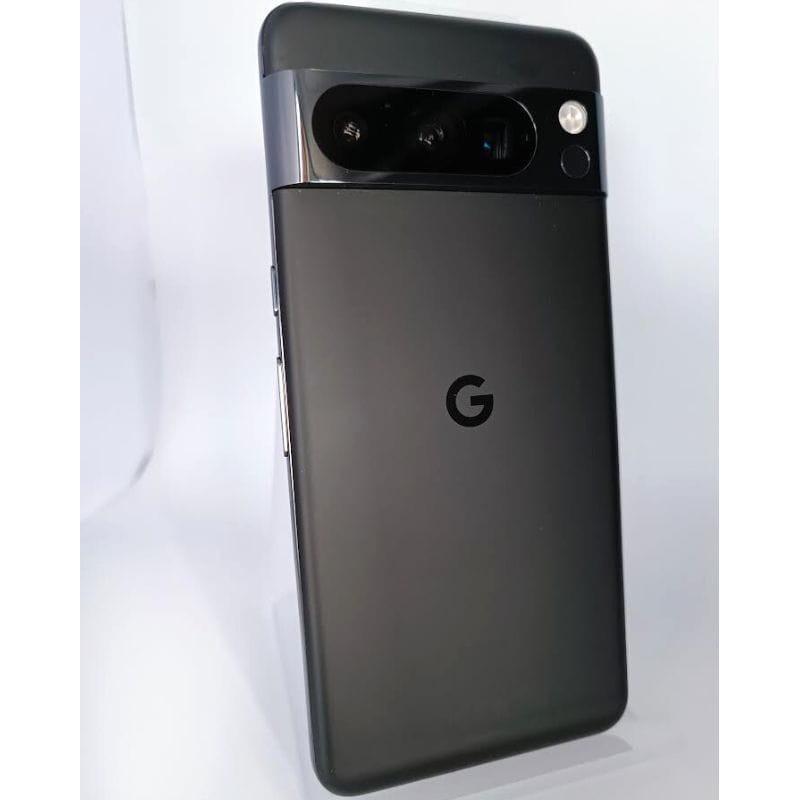 Google Pixel 8 Pro 5G negro obsidiana renovado excelente, trasera mate con logo G, módulo de cámara ancho triple con flash y bordes curvos elegantes