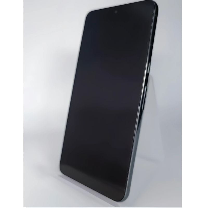 Smartphone negro obsidiana con pantalla amplia sin marcos, bordes curvos y botones laterales plateados; acabado renovado en estado excelente