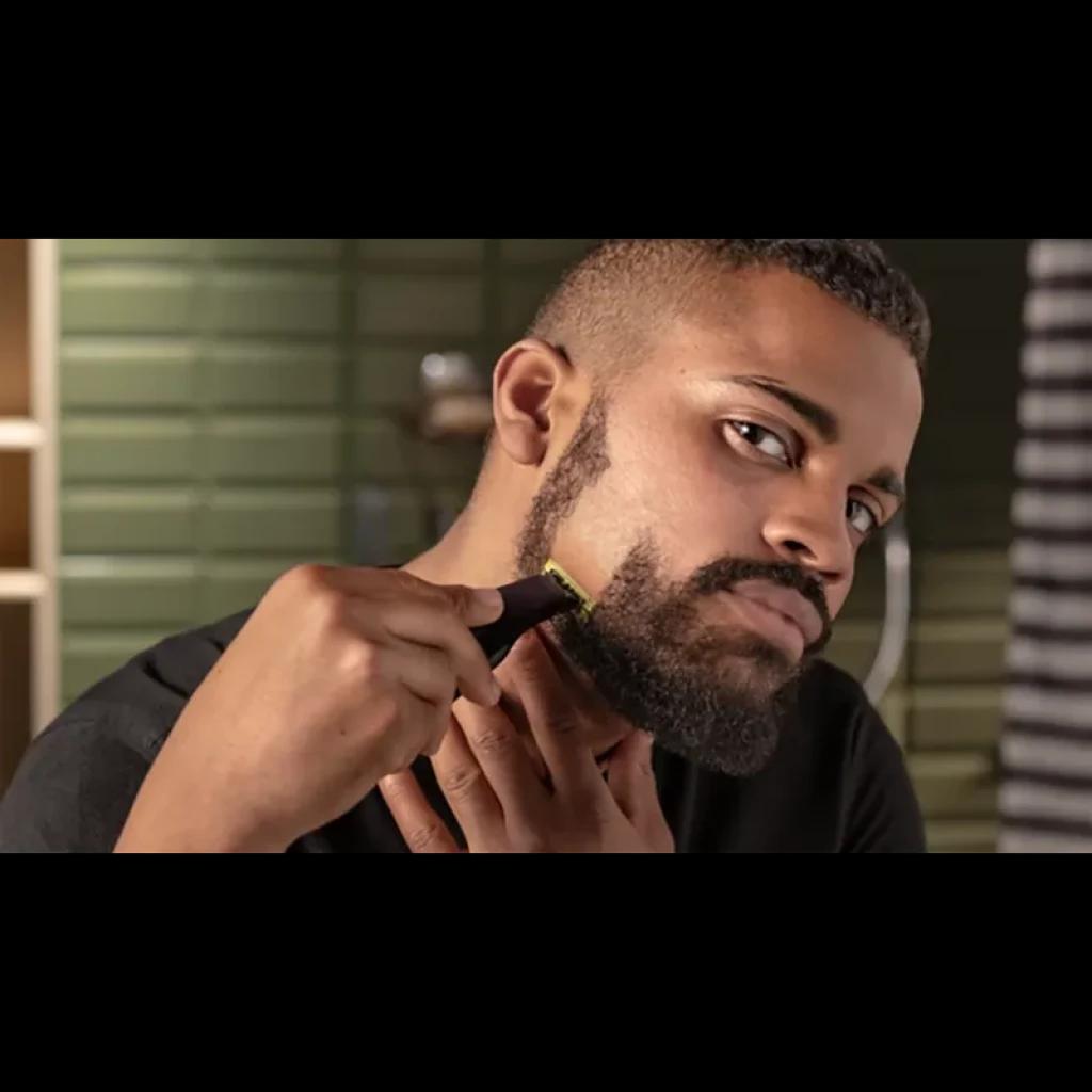 Philips OneBlade Pro 360 QP6652/61 aparador preto com lâmina verde 360, cabeça compacta e ergonomia para contornos precisos de barba e rosto