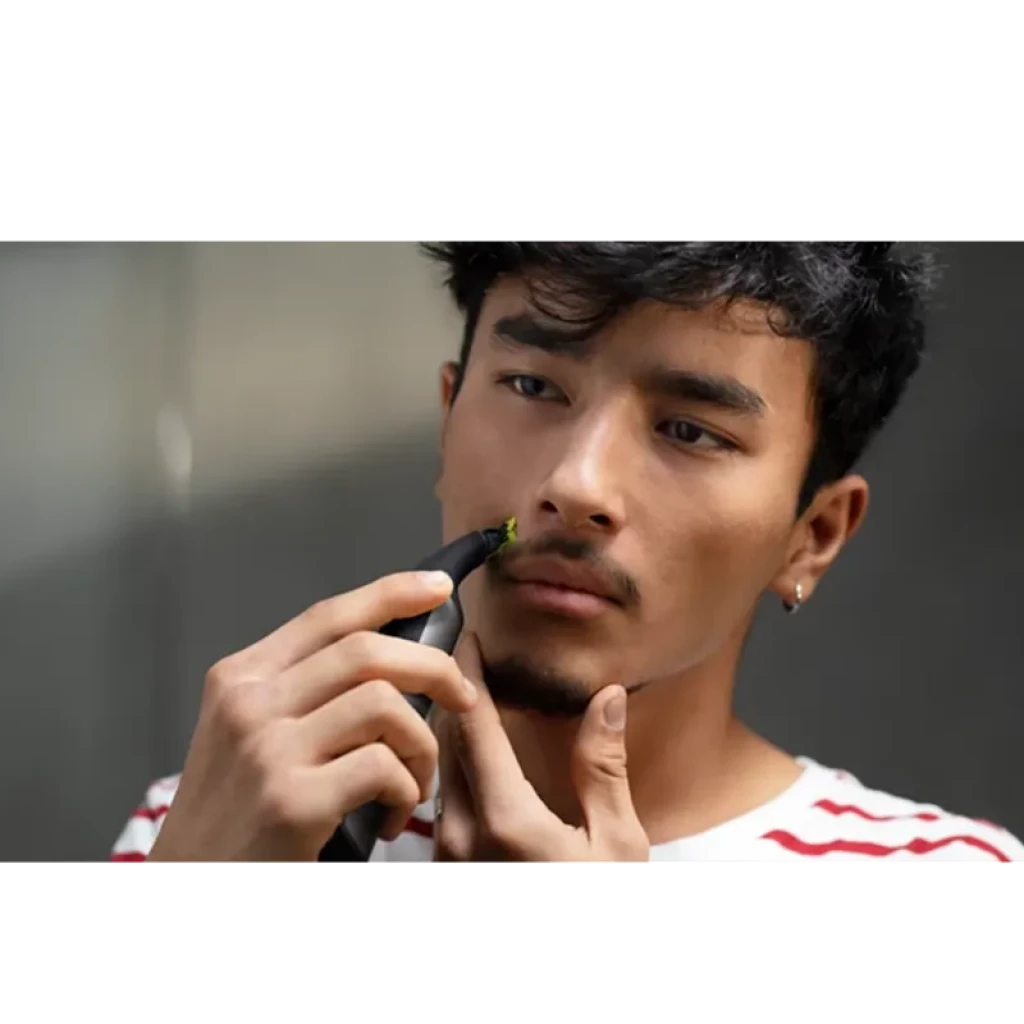 Philips OneBlade Pro 360 QP6652/61 Rosto + Corpo aparando bigode com cabeça 360 verde, lâmina estreita e corpo preto ergonômico para detalhes precisos