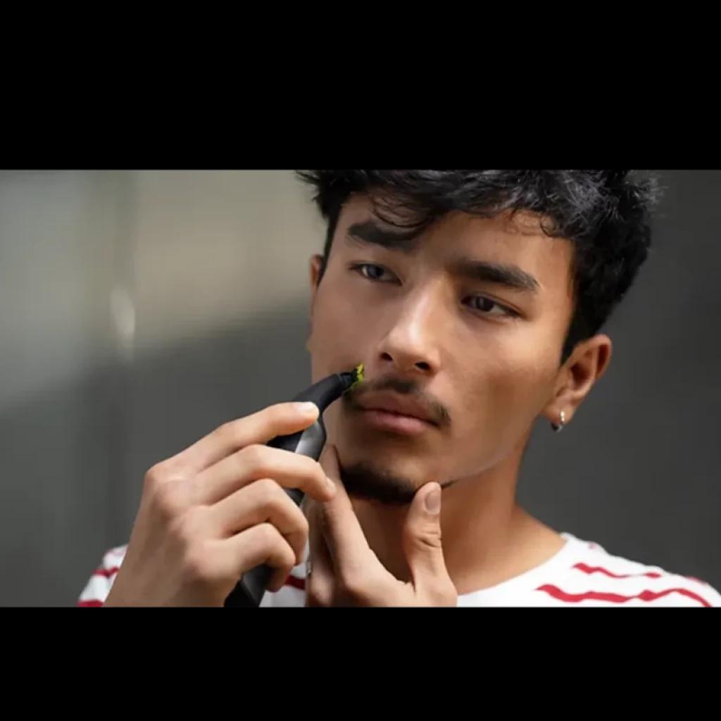 Philips OneBlade Pro 360 QP6652/61 Rosto + Corpo aparando bigode com cabeça 360 verde, lâmina estreita e corpo preto ergonômico para detalhes precisos