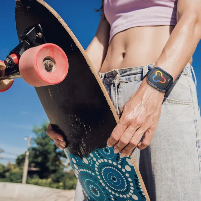 Momax SW3S Blue - Relógio inteligente com imagem de uma rapariga num skate