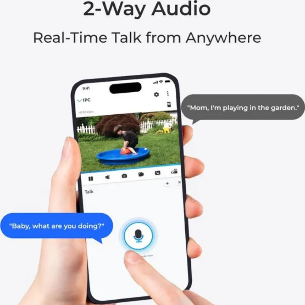 Smartphone mostrando app Reolink con audio bidireccional en tiempo real, micrófono en pantalla y vista de niño jugando en jardín