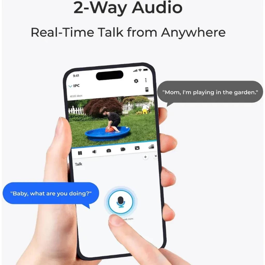 Reolink E Series E540-B con audio bidireccional; interfaz móvil mostrando transmisión en vivo y micrófono táctil