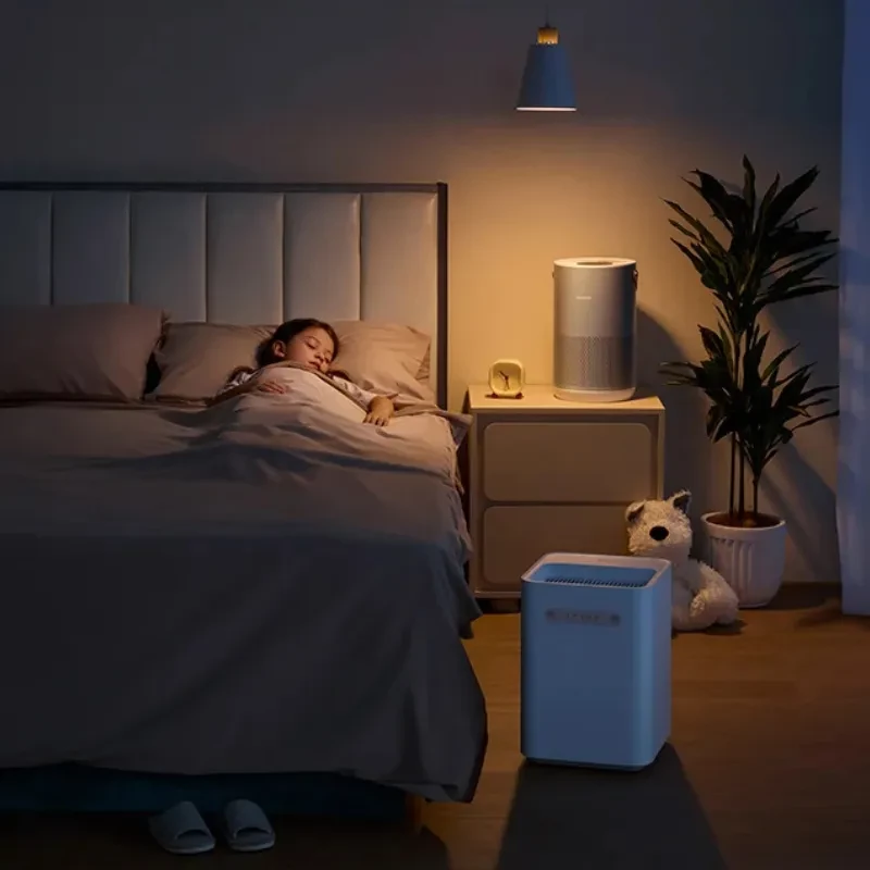 Smartmi Evaporative Humidifier 3 Lite Humidificateur blanc compact, réservoir visible, grille supérieure, posé au sol dans une chambre douce et tamisée