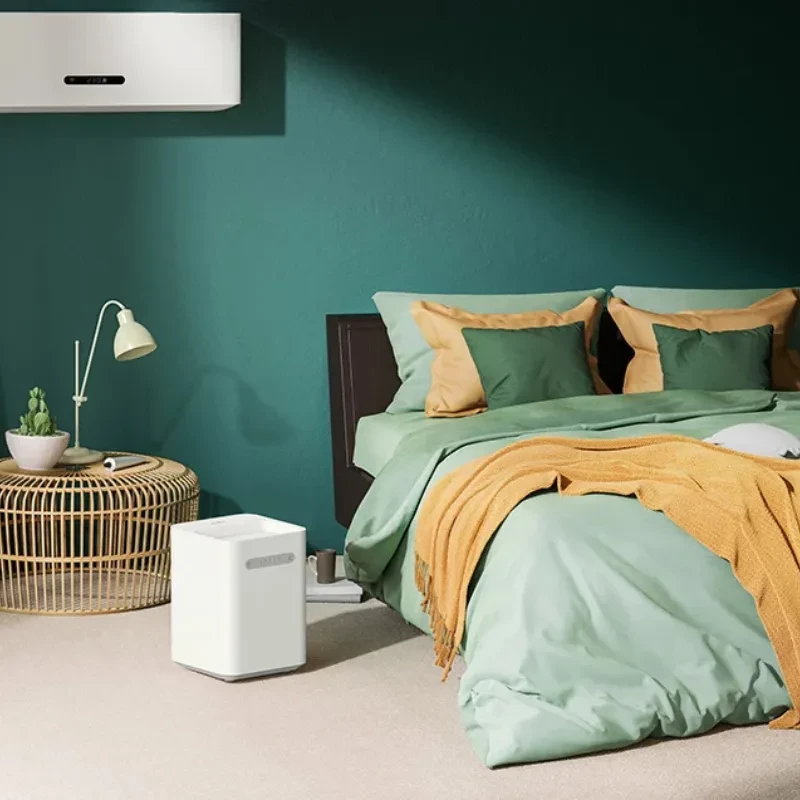 Smartmi Evaporative Humidifier 3 Lite - Humidificateur blanc cubique avec grille frontale et panneau supérieur, posé au sol dans une chambre moderne verte