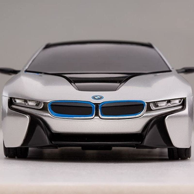 Voiture radiocommandée RASTAR 1/24 BMW i8 blanche, vue de face