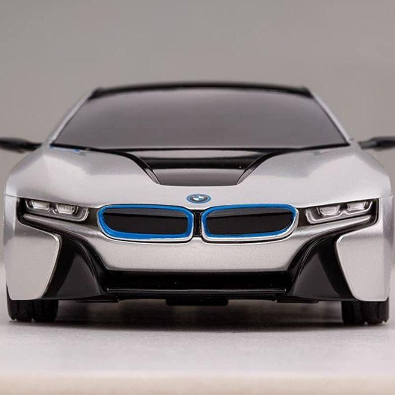 Voiture radiocommandée RASTAR 1/24 BMW i8 blanche, vue de face