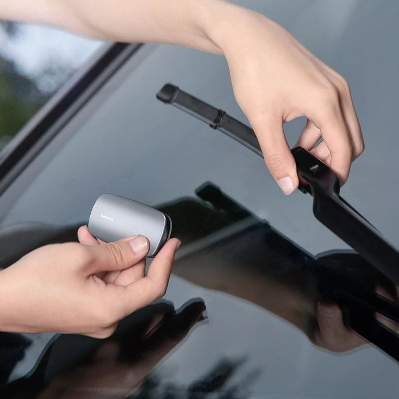 Baseus Rain Wing - Reparador de limpiaparabrisas imagen real al lado del las escobillas