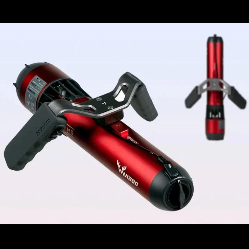 Waydoo Subnado propulsor submarino Rojo kit de inicio con cuerpo metálico rojo, empuñaduras ergonómicas, hélice protegida y soporte ajustable compacto