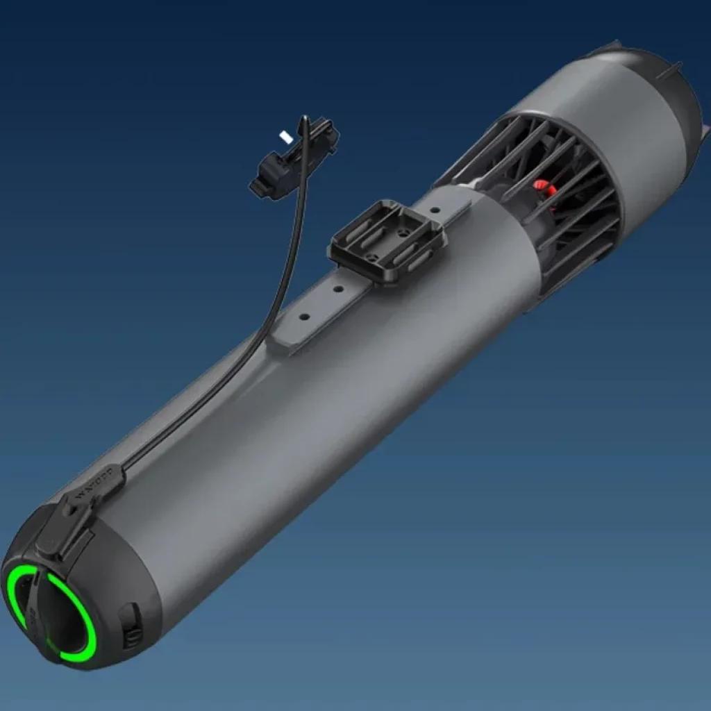Waydoo Subnado - Scooter subacuático ultra compacto en gris mate con hélice trasera, aro LED verde, soporte superior y cable de control frontal ajustable