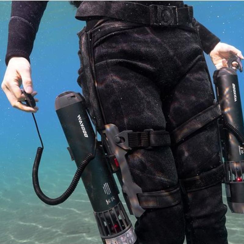 Sumergible Enganche de piernas Waydoo para scooter submarina