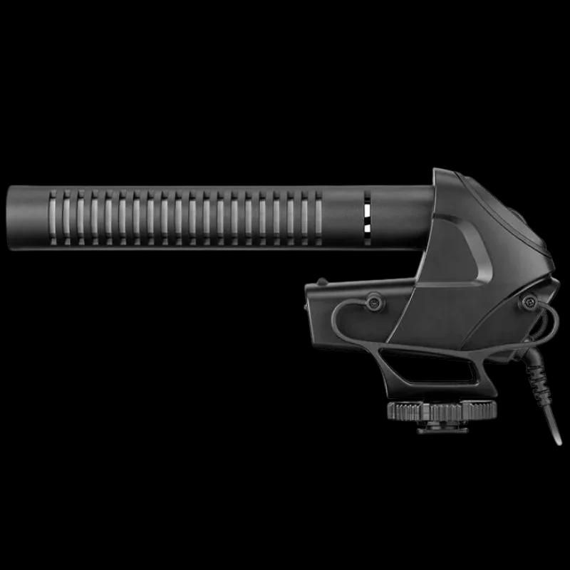 Boya BY-BM3030 micrófono supercardioide para cámara, estilo shotgun, cuerpo negro con ranuras laterales, montura antivibración y conector de audio 3.5 mm