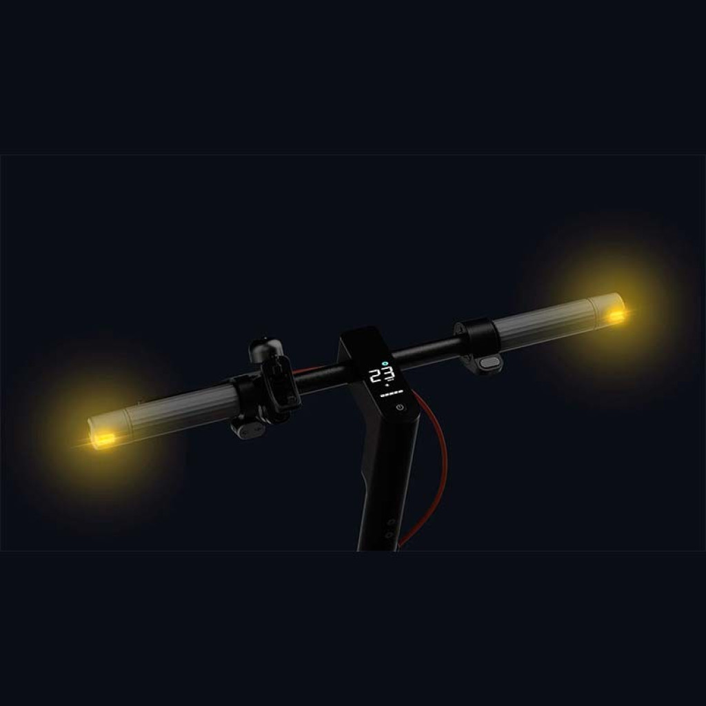 Manillar del Xiaomi Electric Scooter 4 Pro (2ª Gen) Desprecintado con pantalla digital central, cable rojo visible y luces LED ámbar en los extremos