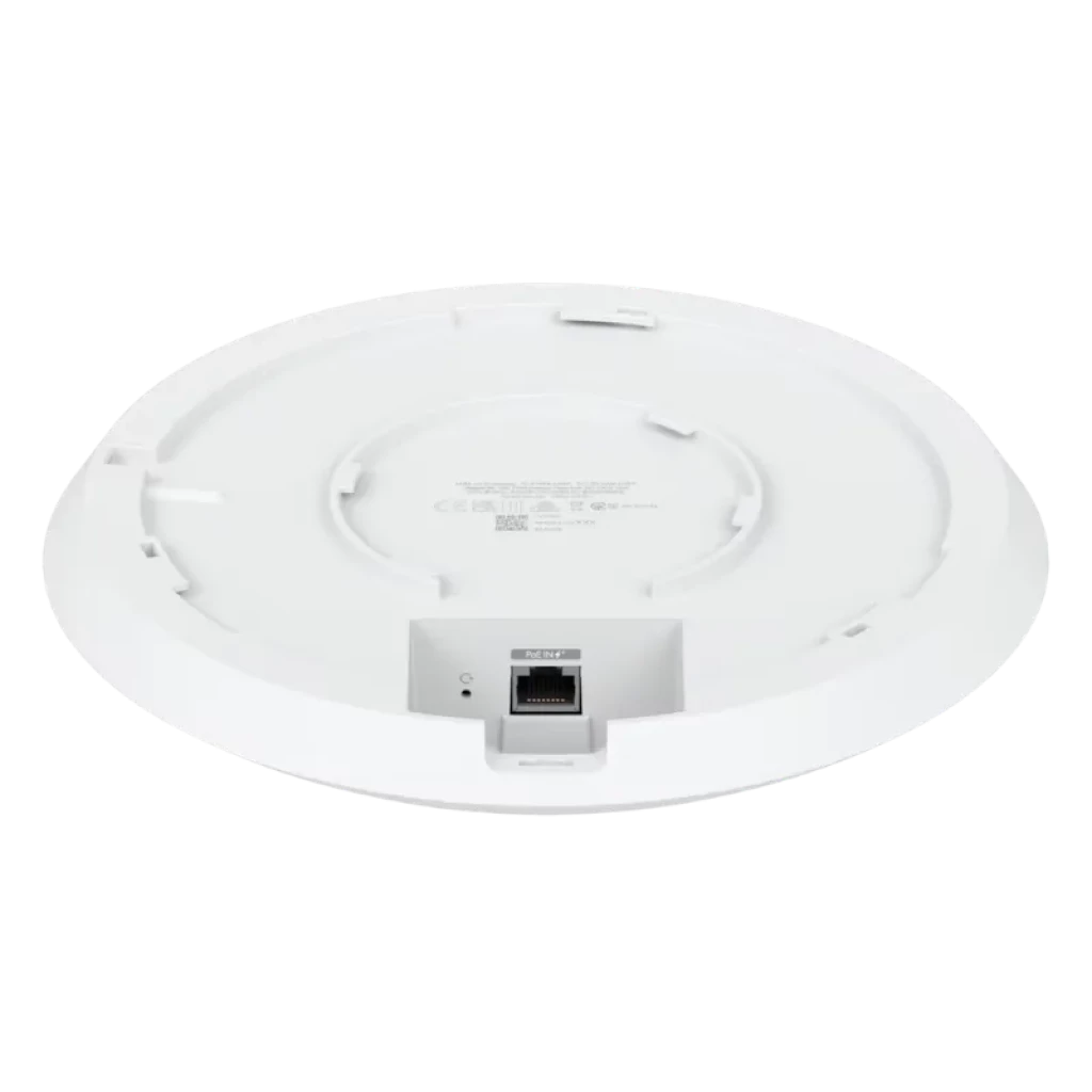Base arrière de l'Ubiquiti U6 Enterprise : finition blanche circulaire, port Ethernet PoE central, fentes de montage et étiquettes de certification visibles
