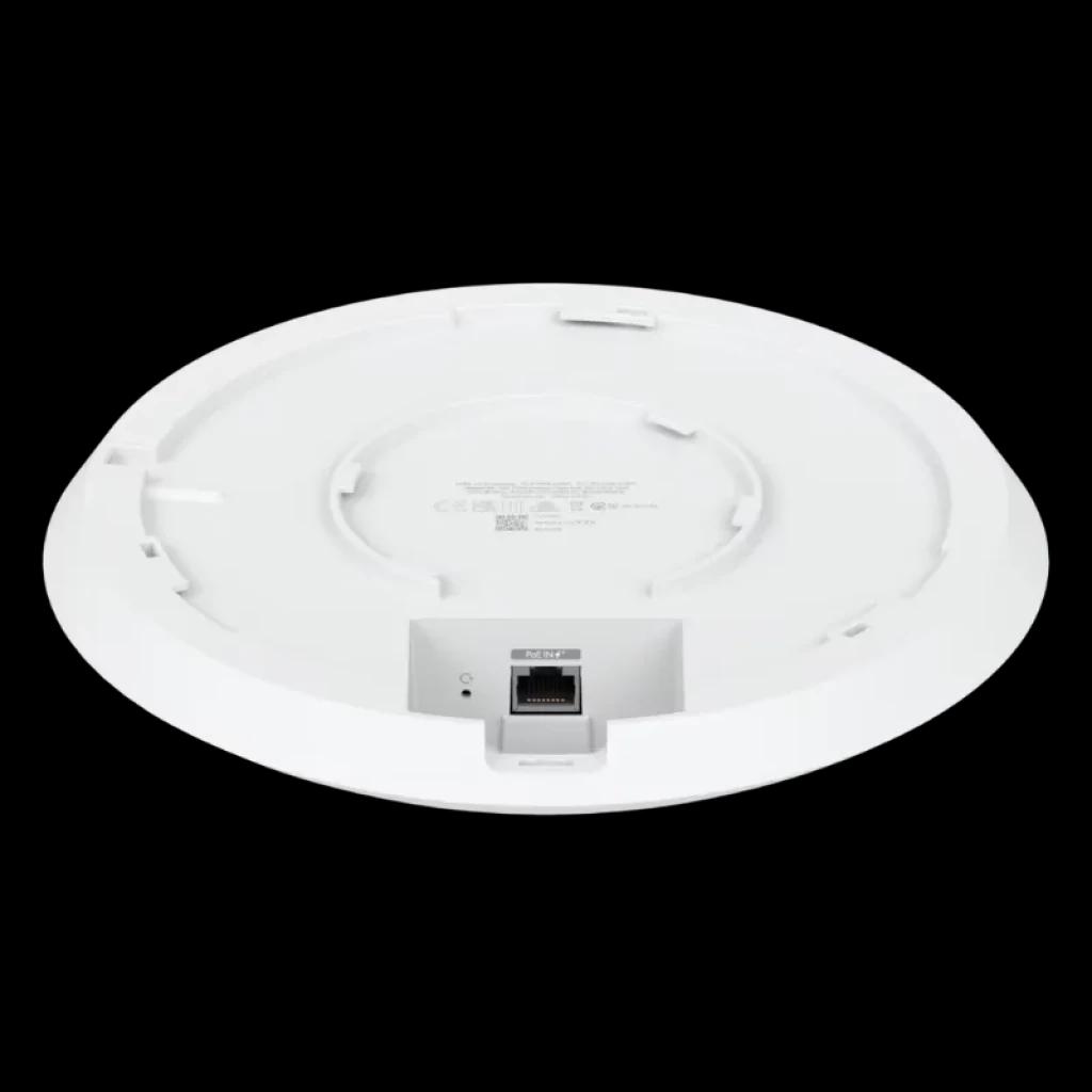 Base arrière de l'Ubiquiti U6 Enterprise : finition blanche circulaire, port Ethernet PoE central, fentes de montage et étiquettes de certification visibles
