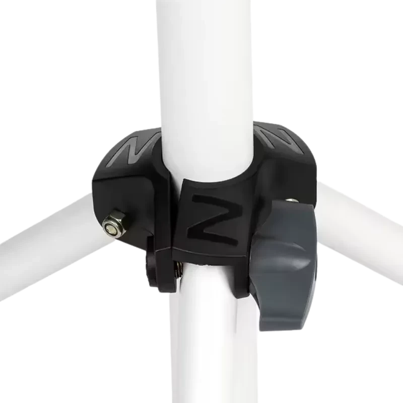 Wanbo - Support trépied pour mini-projecteurs, collier de serrage noir avec molette grise sur tube blanc, fixation robuste et réglage précis pour stabilité