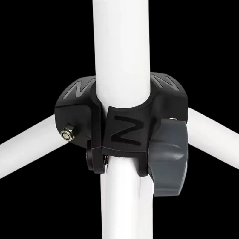 Wanbo - Support trépied pour mini-projecteurs, collier de serrage noir avec molette grise sur tube blanc, fixation robuste et réglage précis pour stabilité