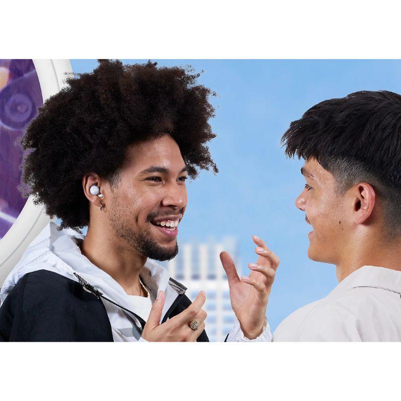 Sony WF-L910B True Wireless Negro image réelle dans une oreille humaine