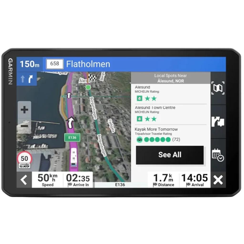 Tela do Garmin Camper 895 exibindo mapa 3D, rotas para caravanas, alertas de velocidade, hora de chegada e pontos de interesse com avaliações MICHELIN