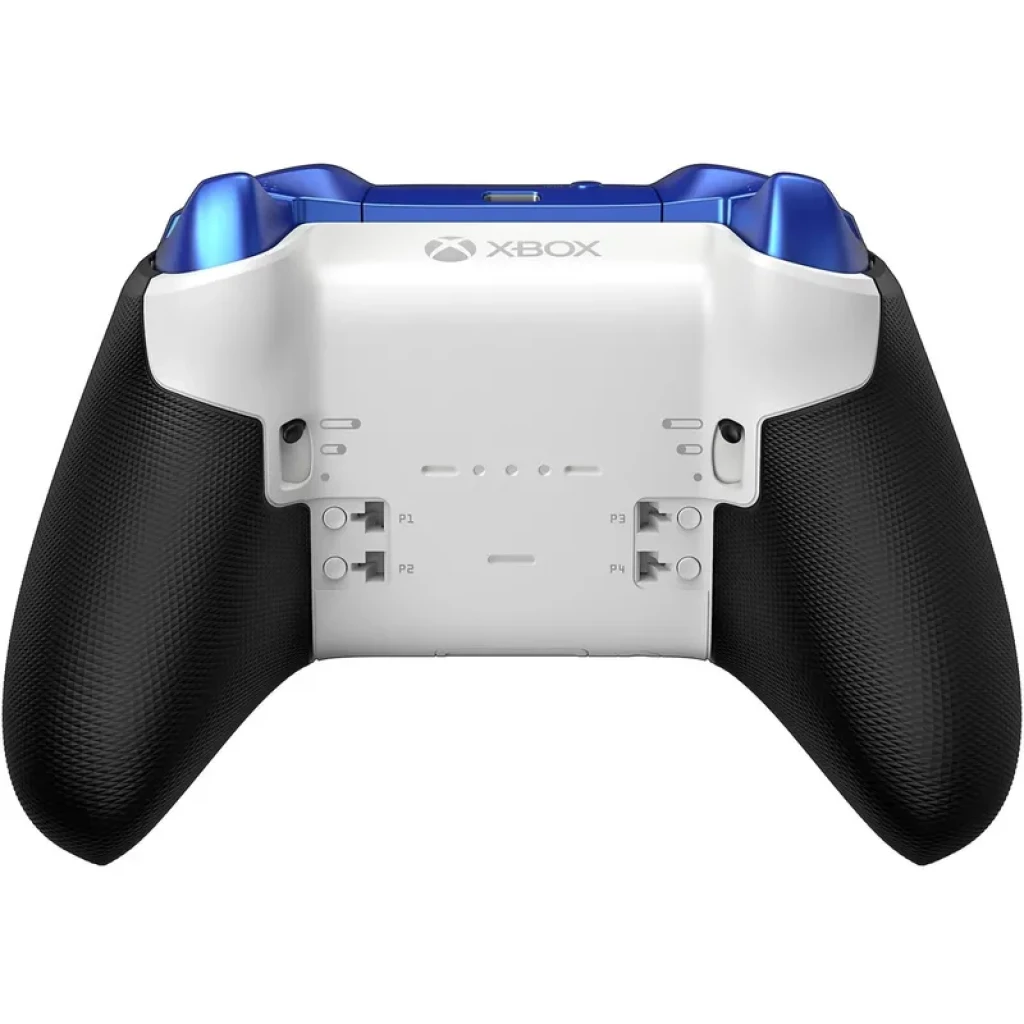 Parte trasera del gamepad Xbox Elite Series 2 Core: carcasas negra y blanca, gatillos azules metálicos, textura antideslizante y puertos para palancas P1 a P4