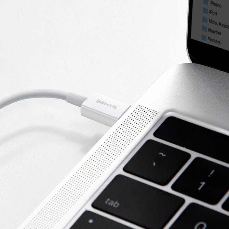 Baseus Superior Series - Cable USB-C a Lightning imagen  conectado a portátil