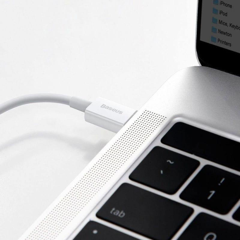 Baseus Superior Series - Cable USB-C a Lightning imagen  conectado a portátil