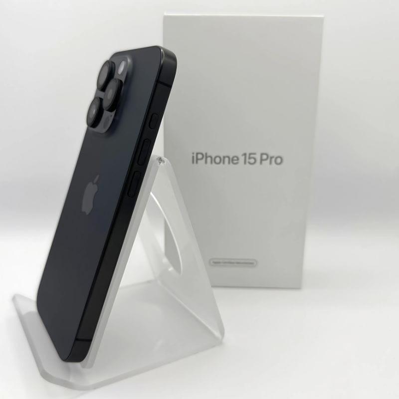 iPhone 15 Pro 5G 256GB Titanio Negro Renovado Oficial imagen lateral real con la caja