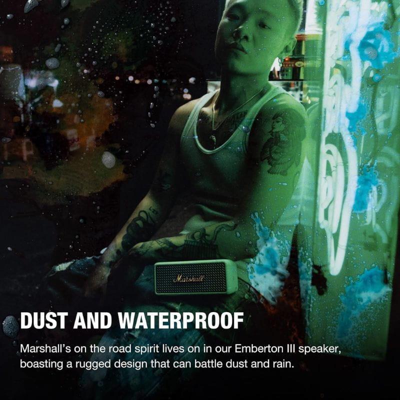 Marshall Emberton III Cream é resistente à água e ao pó