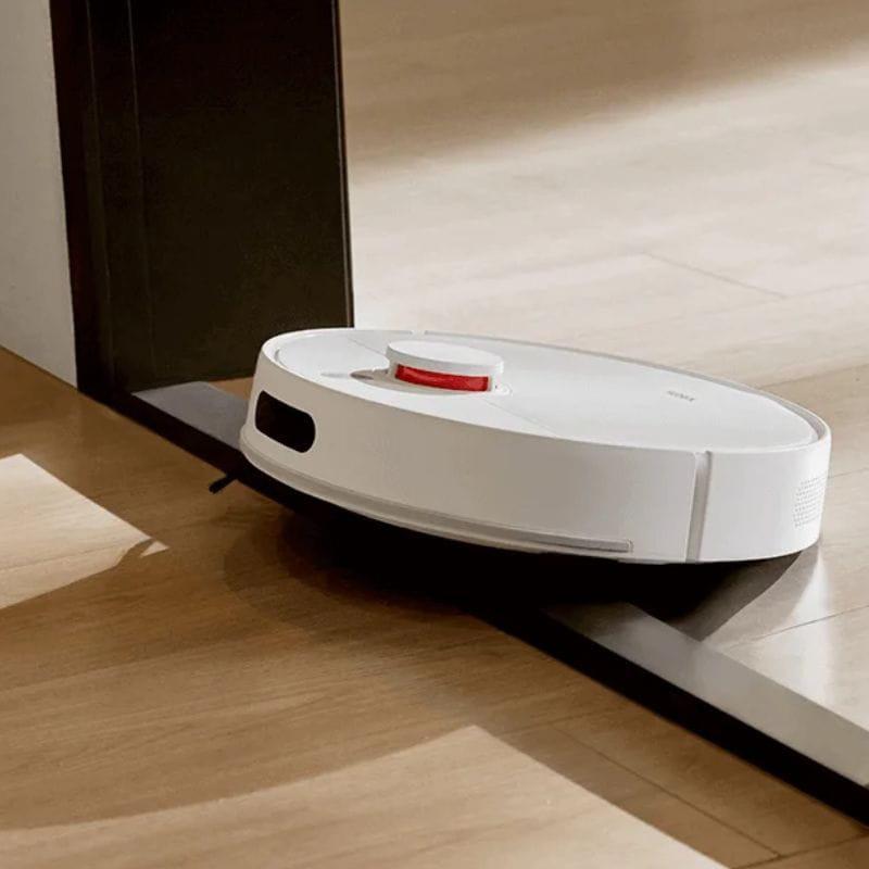 Xiaomi Robot Vacuum H40, imagen saltando hasta 20 cm