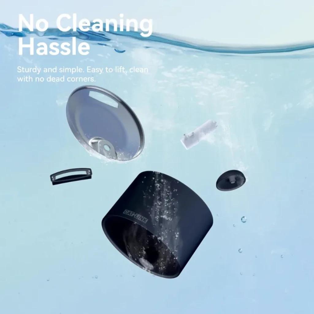 Componentes del bebedero CATLINK AI Water Fountain Pure 2 Lite flotando: cuerpo cilíndrico negro, tapa transparente, filtro y piezas desmontables fáciles de