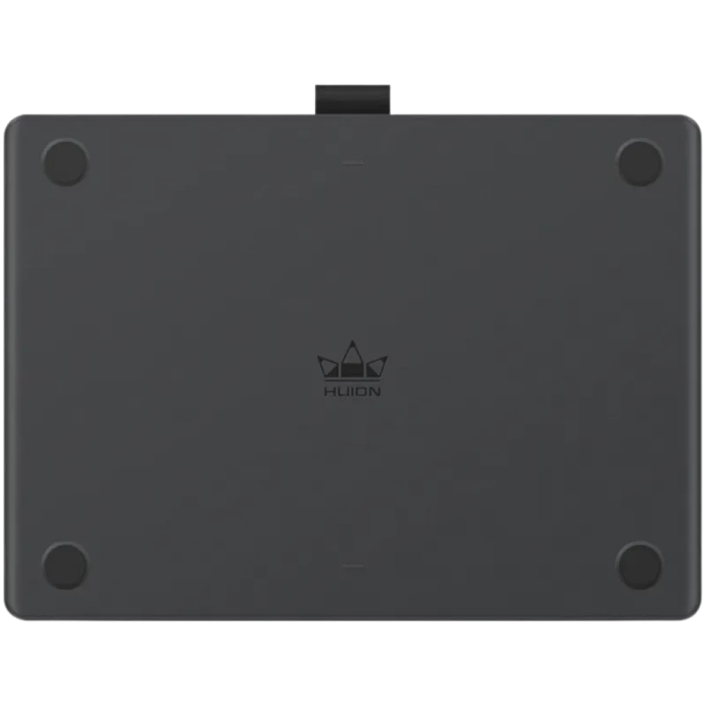 Tableta gráfica Huion Inspiroy Frego M L610 en negro mate, formato rectangular, logo central, cuatro patas antideslizantes redondas y clip superior central