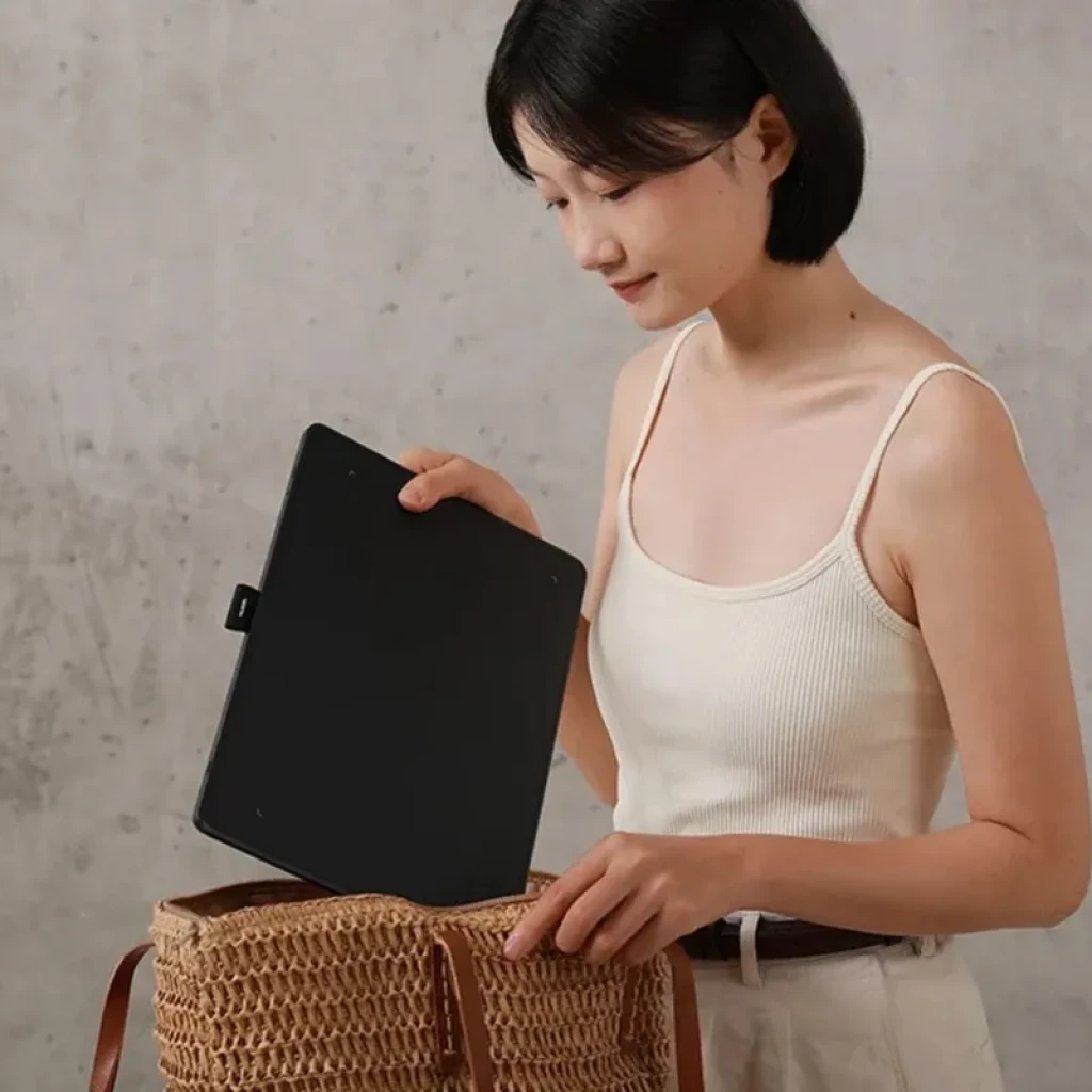 Huion Inspiroy Frego M L610 Bluetooth 5.0 con lápiz PW550S, tableta gráfica delgada y portátil en color negro, fácil de guardar en bolso y llevar a todas