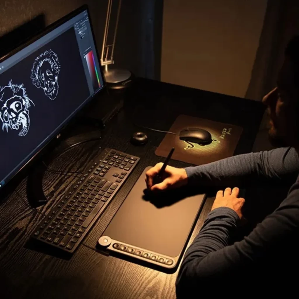 Huion Q620M Tablet gráfica com caneta, área ampla e botões laterais; conectividade USB-C e sem fios 2,4 GHz; ideal para desenho digital noturno