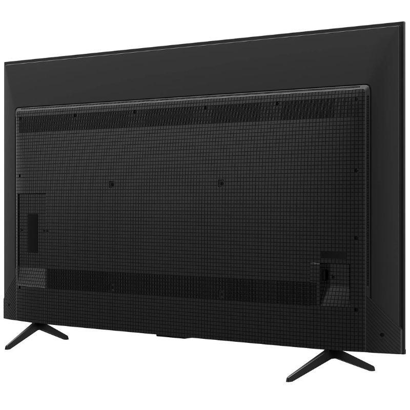 Parte traseira da TCL 65P7K 65" 4K UHD Smart TV preta, com painel texturizado, portas laterais, base dupla em V e design fino e minimalista.